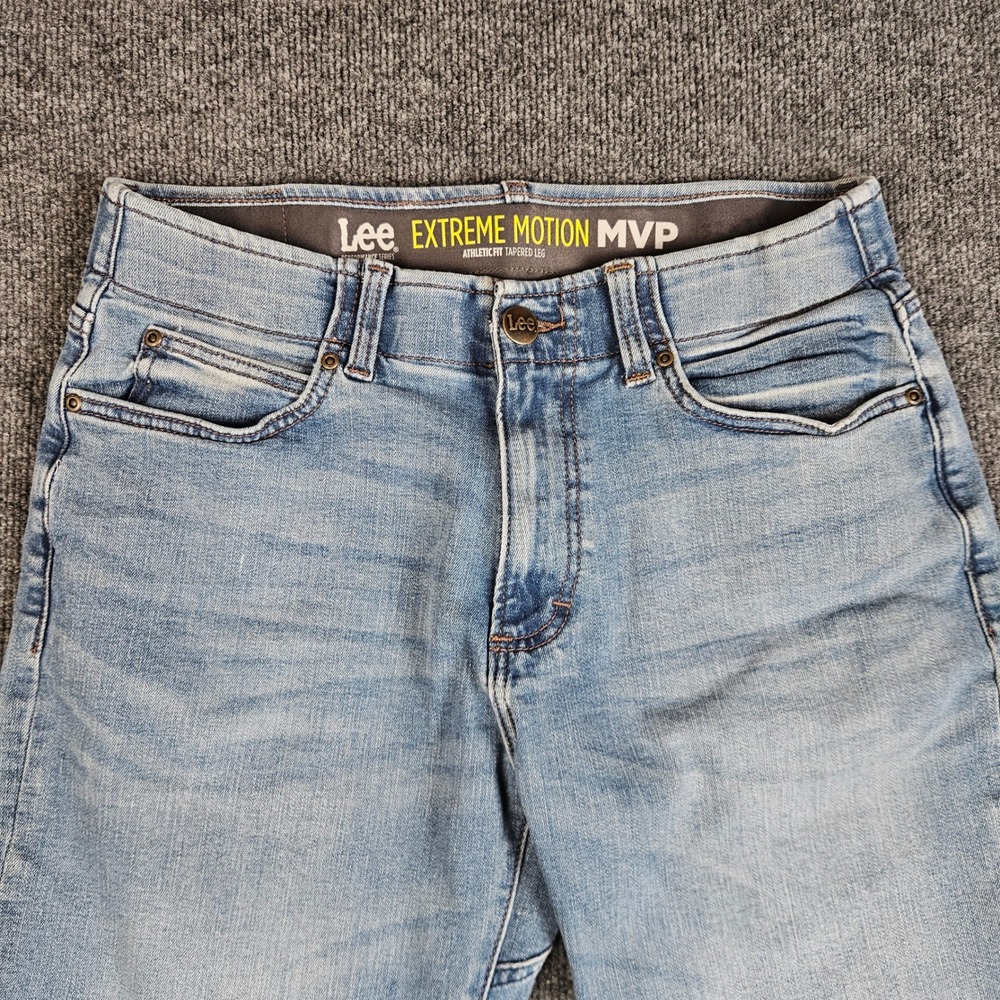 Lee Extreme Motion MVP Athletic Fit Tapered Leg Jeans Men's 32x34(32) Med Wash - Picture 2 of 11